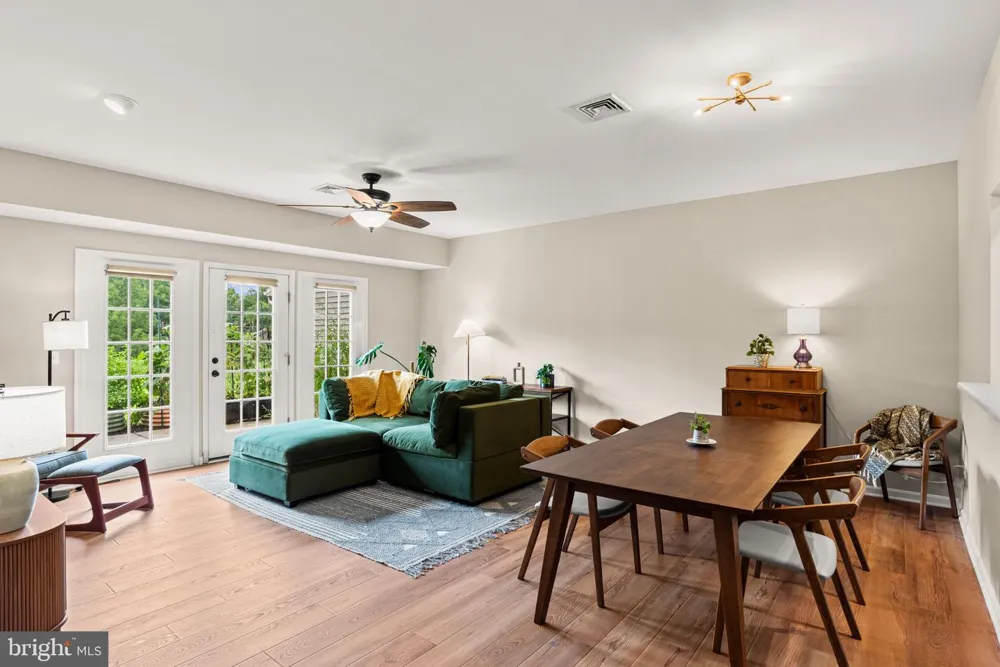 2082 DEER RUN DRIVE Hummelstown, PA 17036