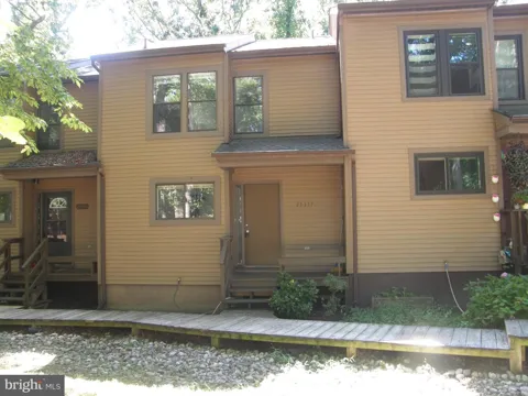 23337 RED OAK COURT