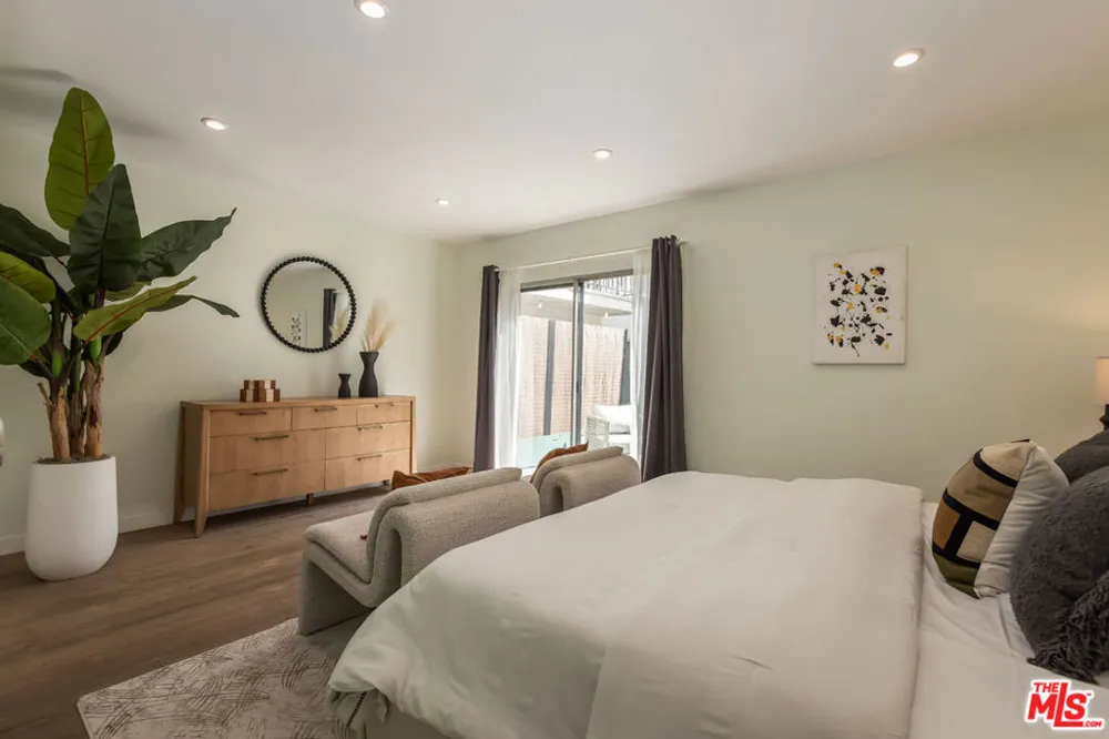 1045 Kings Road #107 West Hollywood, CA 90069