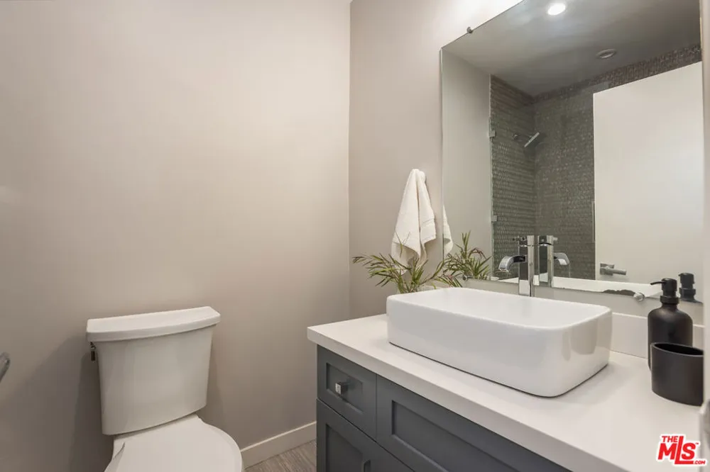1045 Kings Road #107 West Hollywood, CA 90069