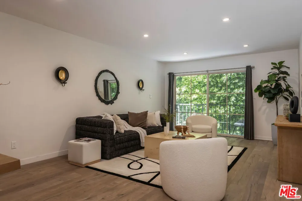 1045 Kings Road #107 West Hollywood, CA 90069