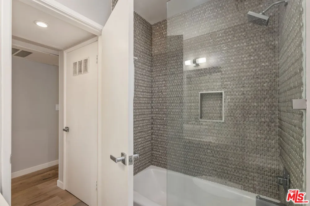 1045 Kings Road #107 West Hollywood, CA 90069