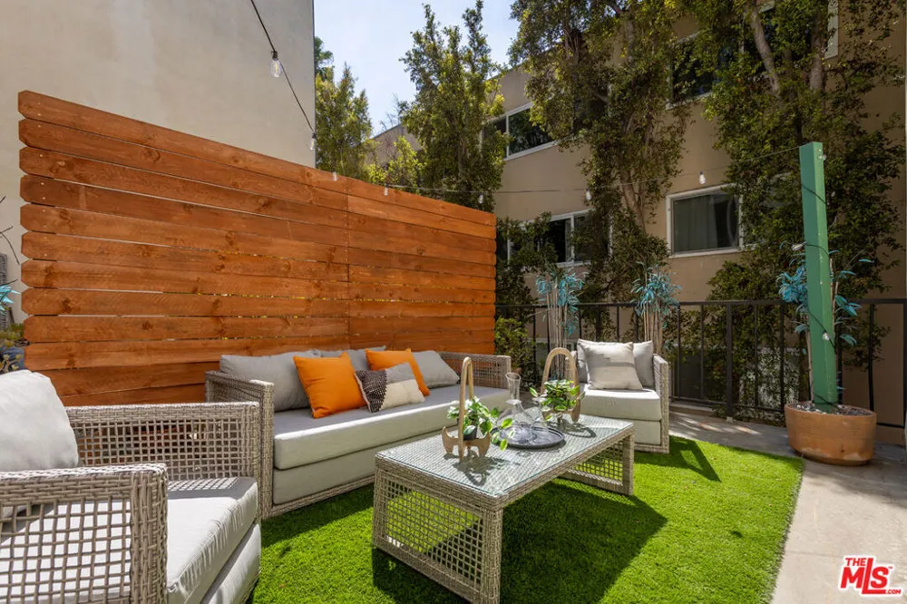 1045 Kings Road #107 West Hollywood, CA 90069