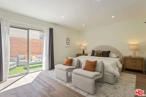 1045 Kings Road #107