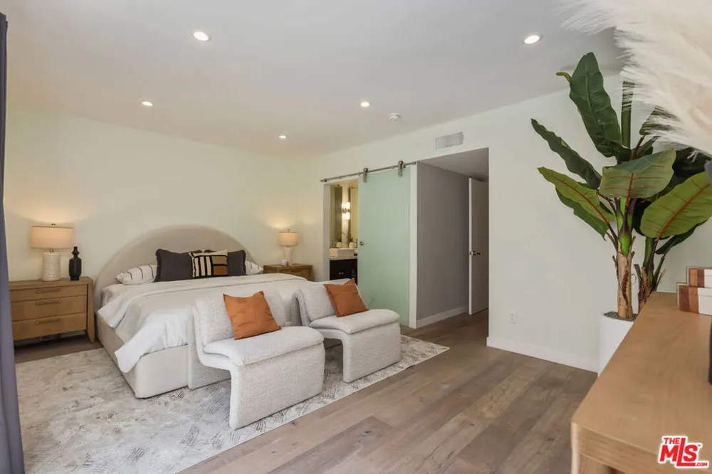 1045 Kings Road #107 West Hollywood, CA 90069