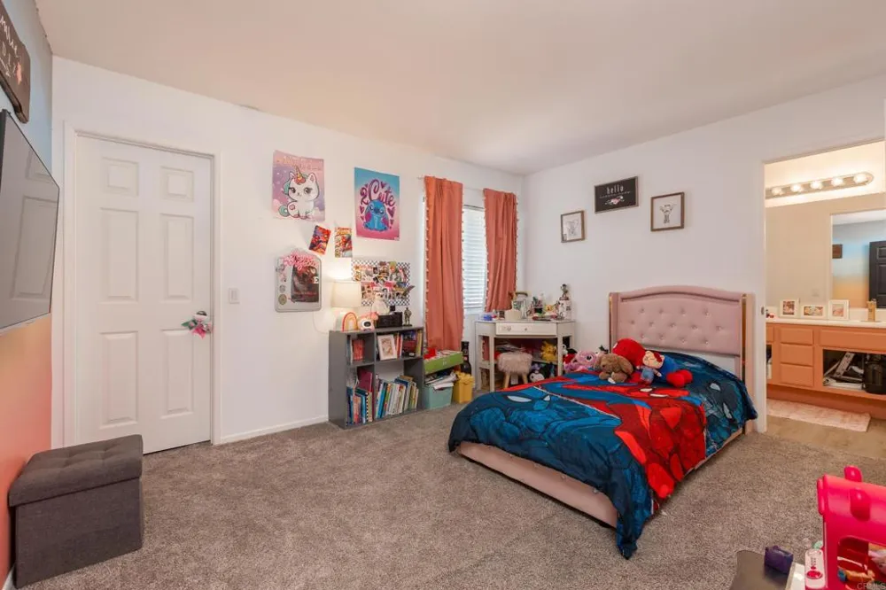 29705 Gracilior Drive Escondido, CA 92026
