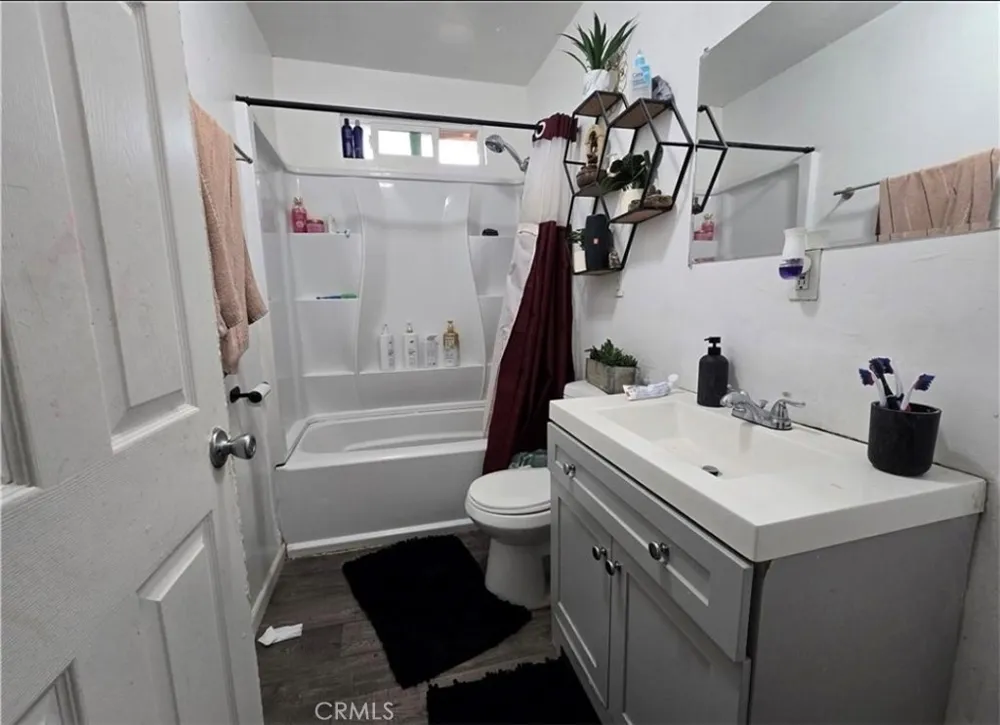 2004 Virginia Bakersfield, CA 93305