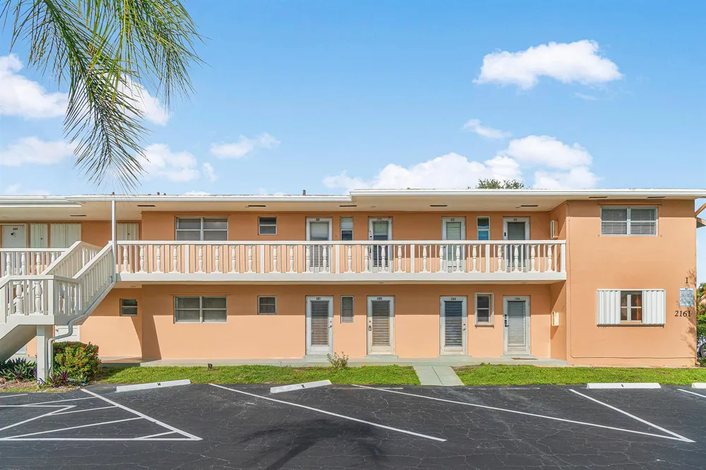 2161 NE 1st Court #205 Boynton Beach, FL 33435