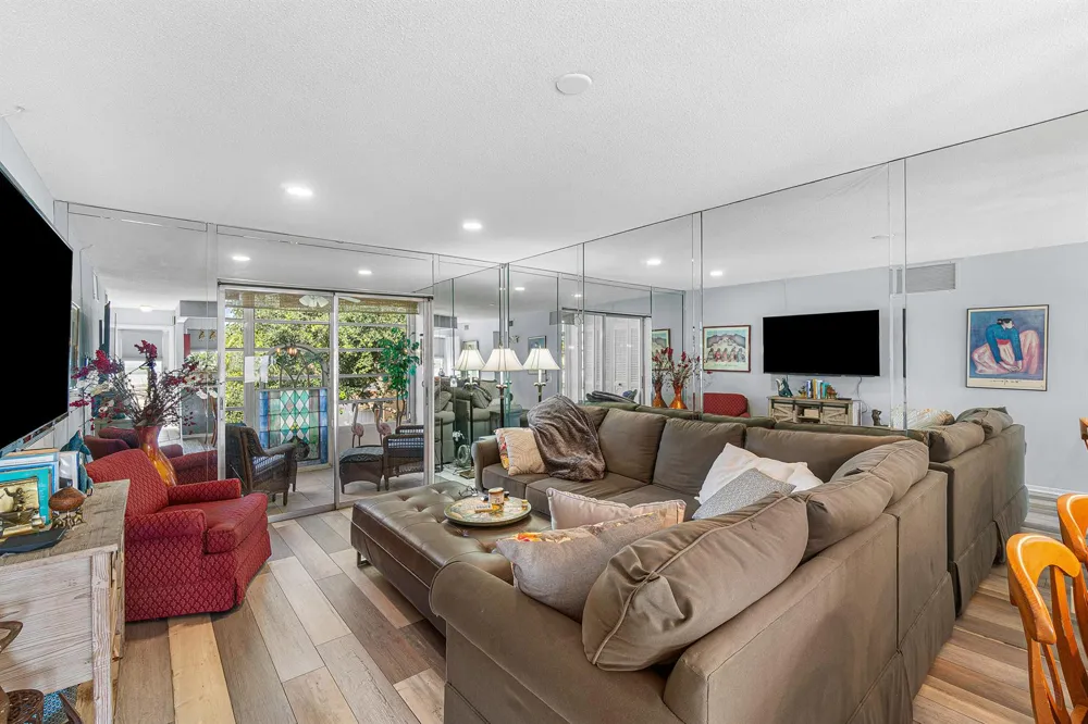 2161 NE 1st Court #205 Boynton Beach, FL 33435