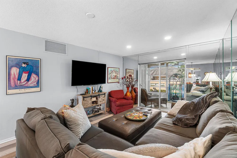 2161 NE 1st Court #205 Boynton Beach, FL 33435