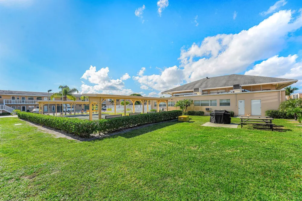 2161 NE 1st Court #205 Boynton Beach, FL 33435