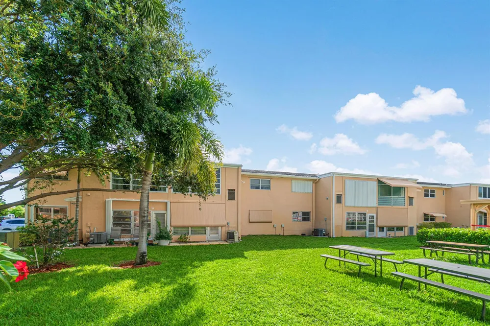 2161 NE 1st Court #205 Boynton Beach, FL 33435