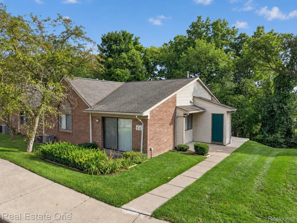 376 Spring Brooke Drive Brighton City, MI 48116