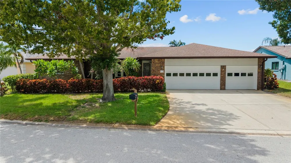 4612 CORAL LAKE DRIVE Bradenton, FL 34210