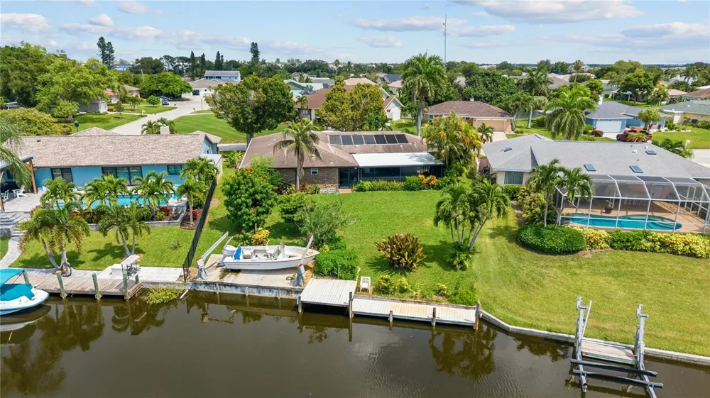 4612 CORAL LAKE DRIVE Bradenton, FL 34210