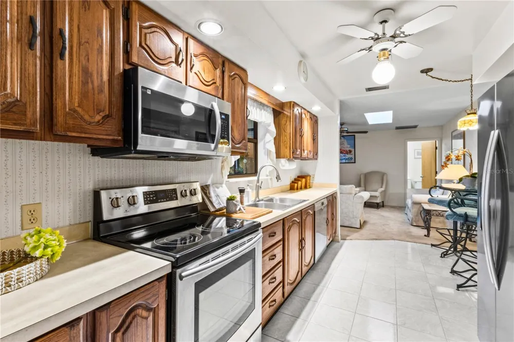 4612 CORAL LAKE DRIVE Bradenton, FL 34210