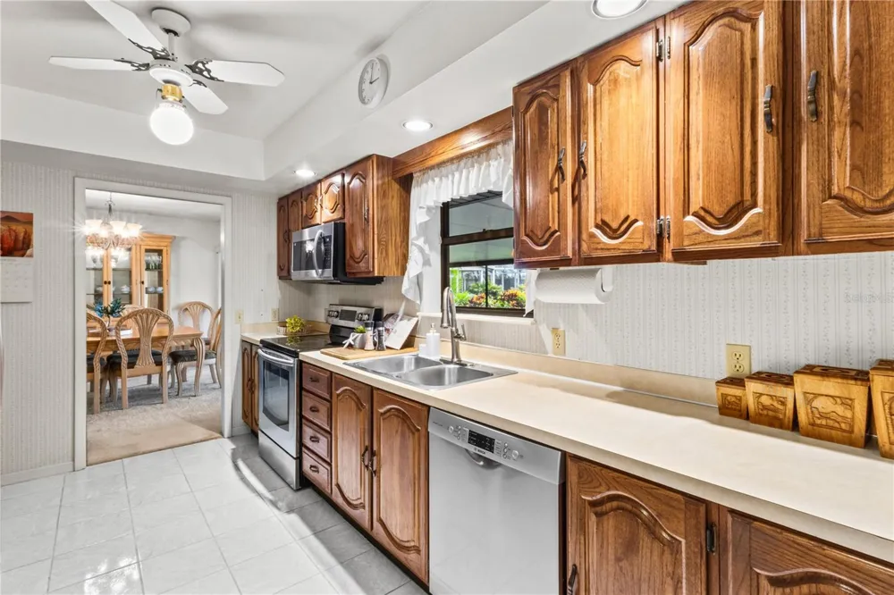 4612 CORAL LAKE DRIVE Bradenton, FL 34210