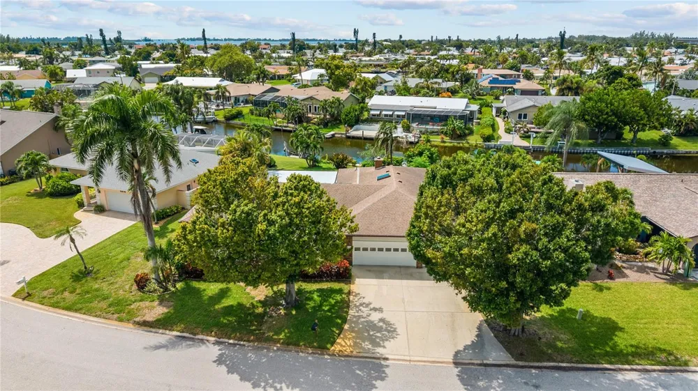 4612 CORAL LAKE DRIVE Bradenton, FL 34210