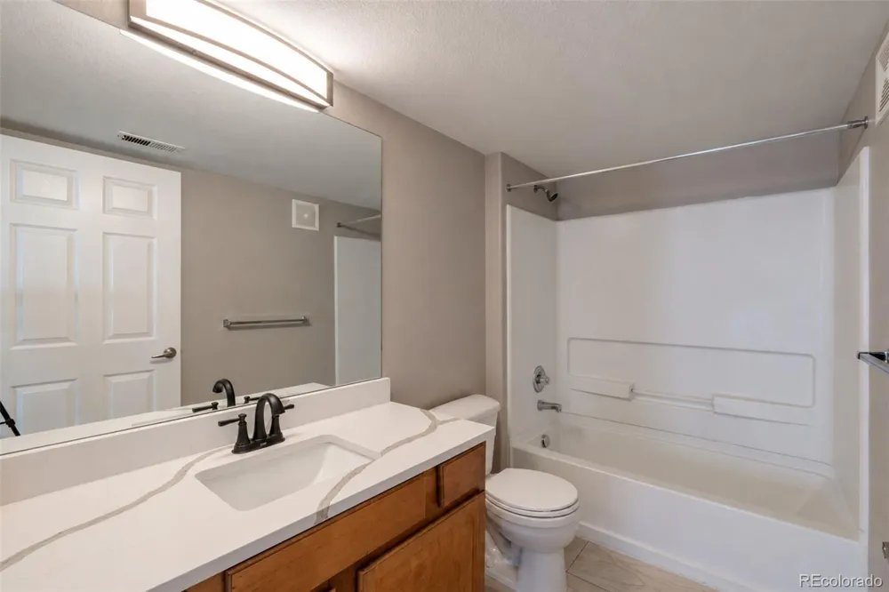 1604 Granby Way #201 Aurora, CO 80011
