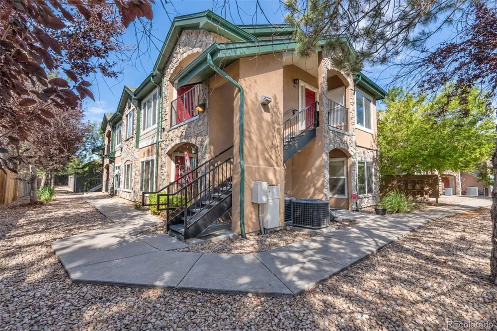 1604 Granby Way #201 Aurora, CO 80011