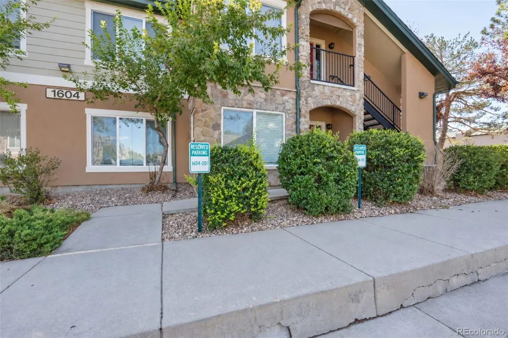 1604 Granby Way #201 Aurora, CO 80011