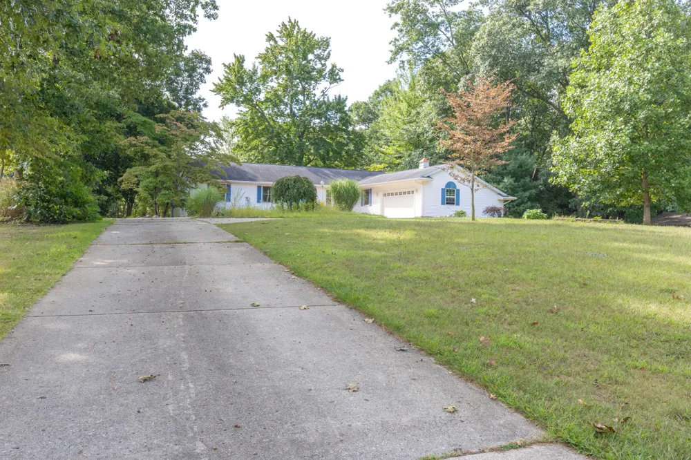 15593 Shady Lane Three Rivers, MI 49093