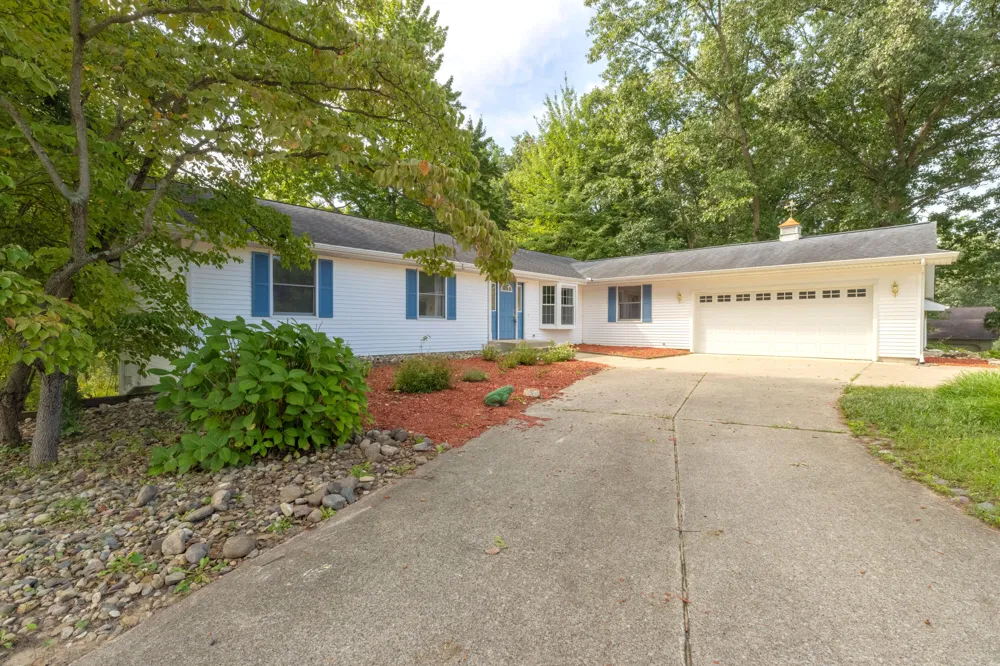 15593 Shady Lane Three Rivers, MI 49093