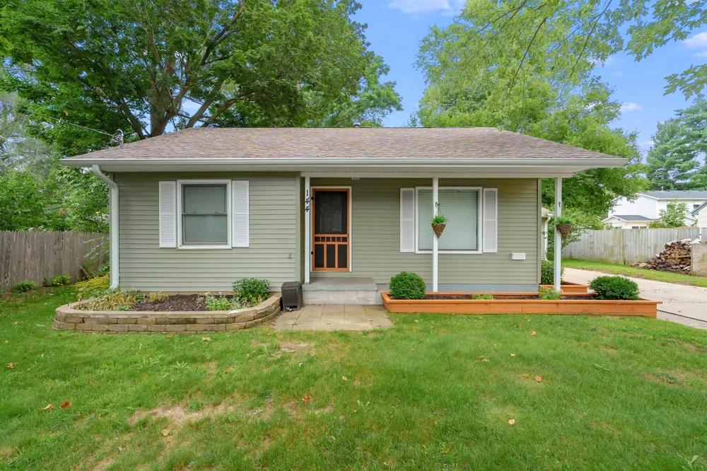 144 Floral Avenue Plainwell, MI 49080
