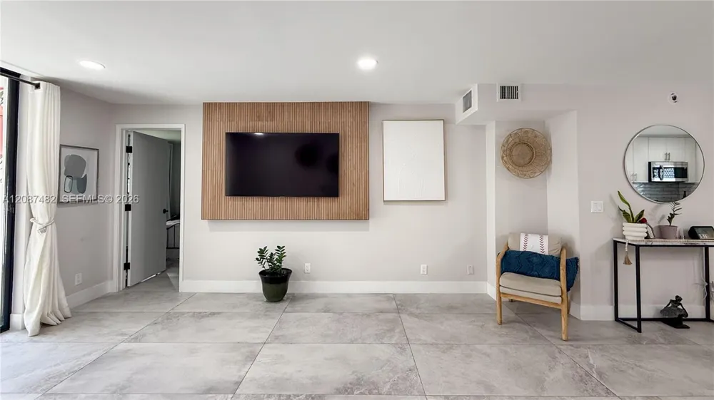 400 SE 10th St #112 Deerfield Beach, FL 33441