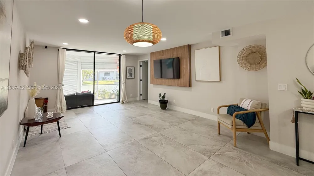 400 SE 10th St #112 Deerfield Beach, FL 33441