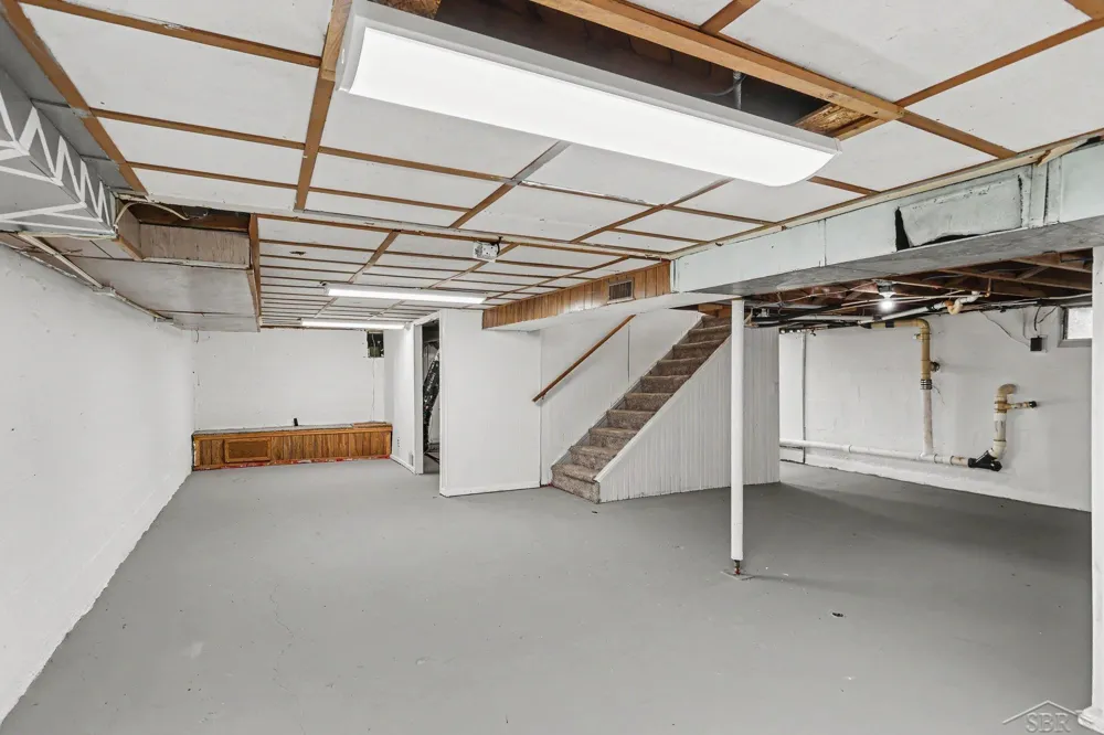 113 Maple Street Auburn City, MI 48611