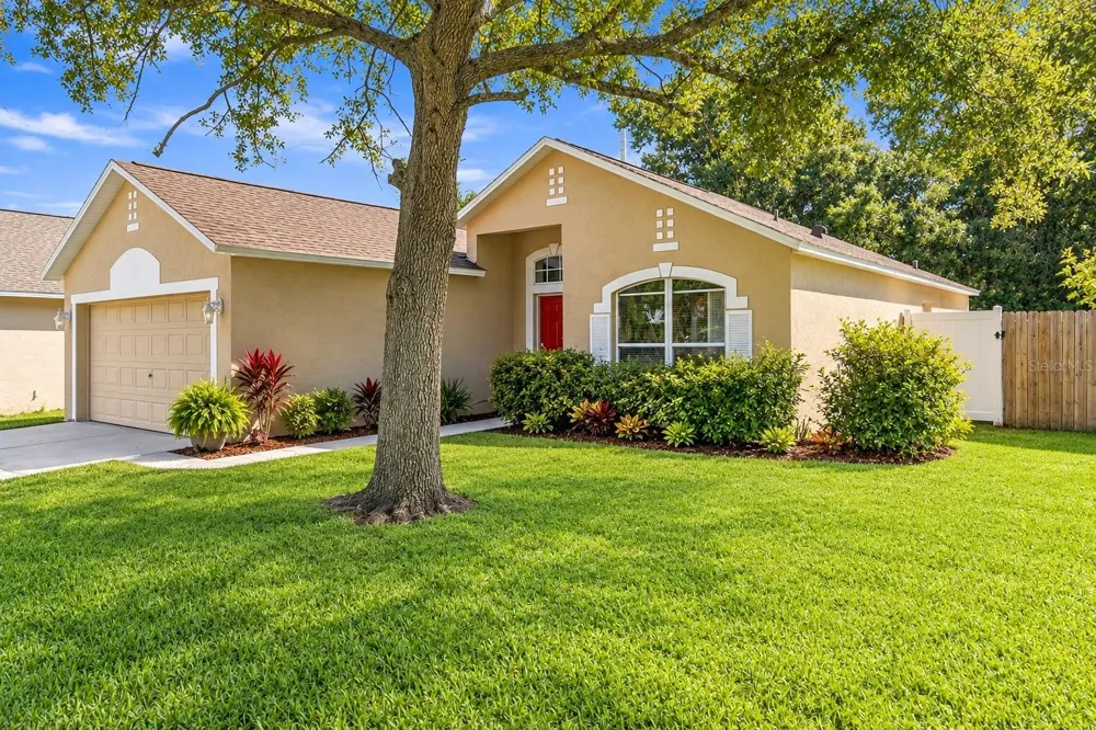 13004 WATERBOURNE DRIVE Gibsonton, FL 33534