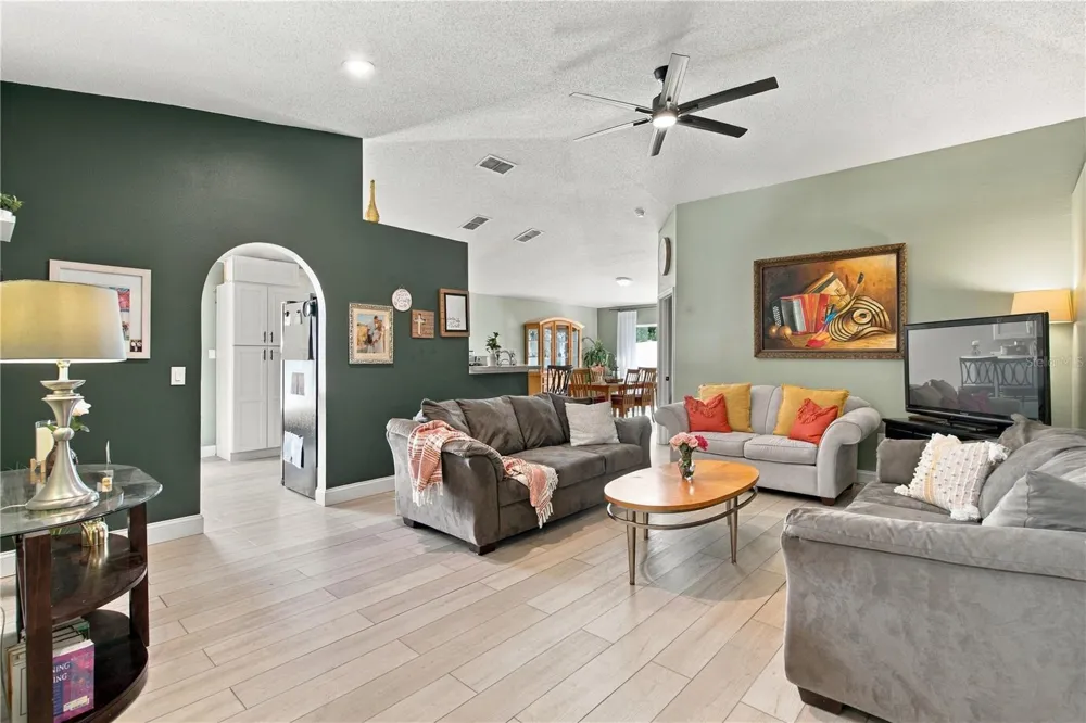 13004 WATERBOURNE DRIVE Gibsonton, FL 33534