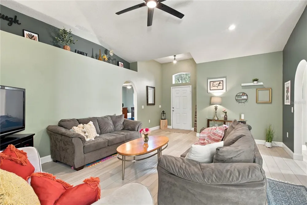 13004 WATERBOURNE DRIVE Gibsonton, FL 33534