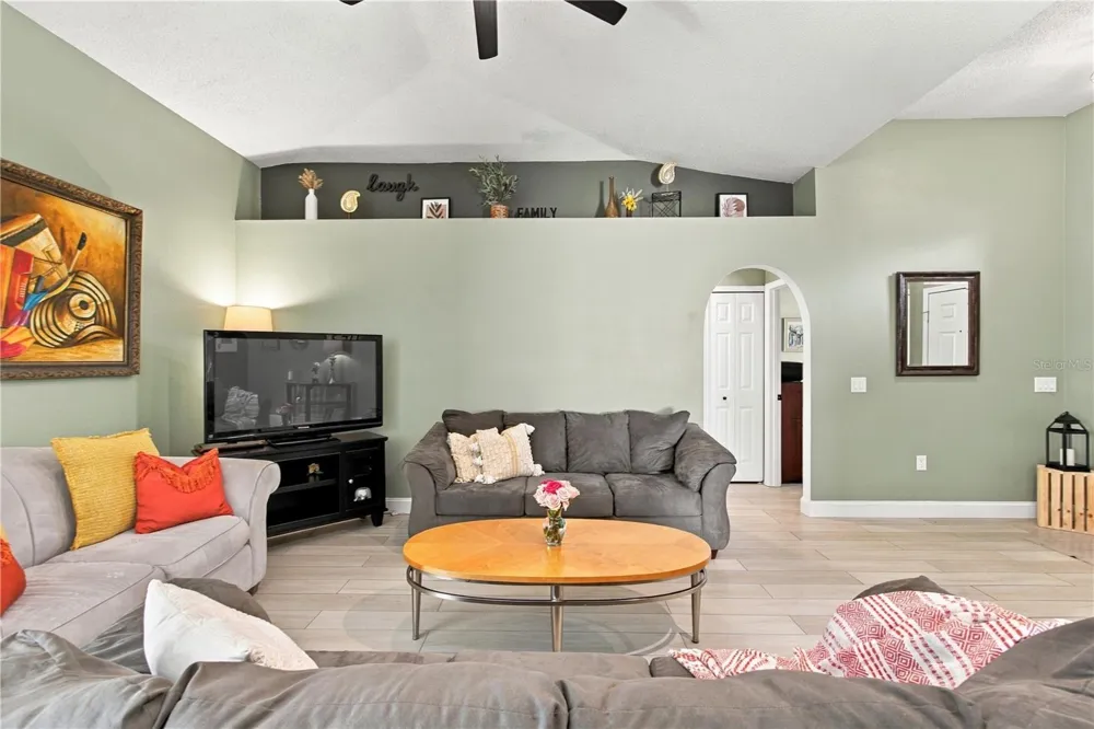 13004 WATERBOURNE DRIVE Gibsonton, FL 33534