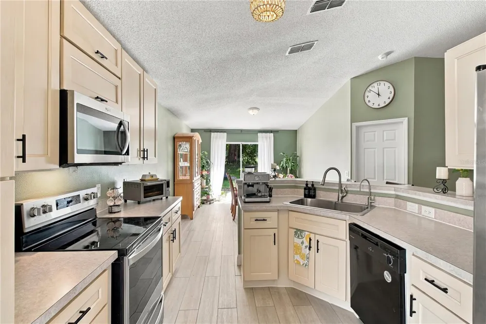 13004 WATERBOURNE DRIVE Gibsonton, FL 33534