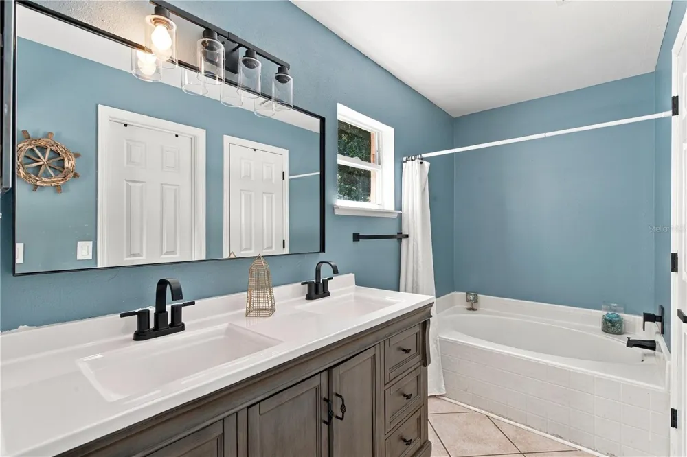 13004 WATERBOURNE DRIVE Gibsonton, FL 33534
