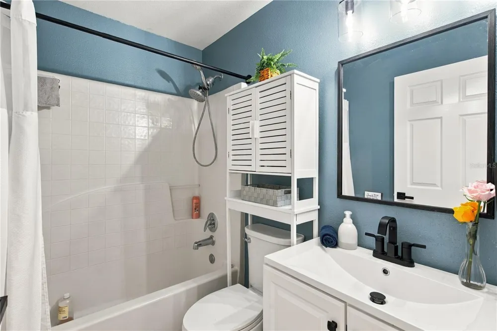 13004 WATERBOURNE DRIVE Gibsonton, FL 33534