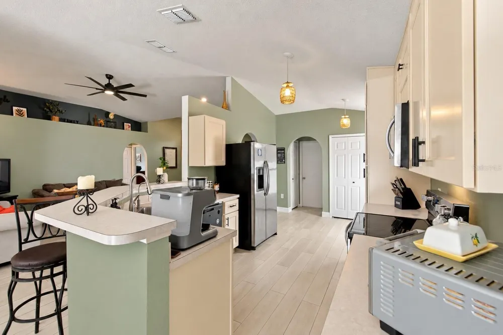 13004 WATERBOURNE DRIVE Gibsonton, FL 33534