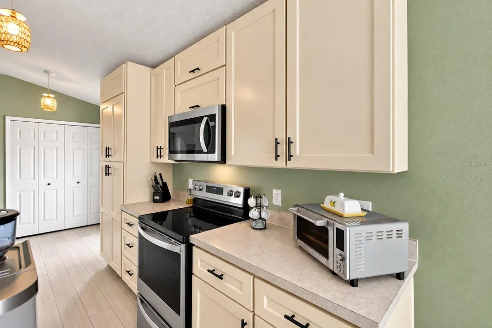 13004 WATERBOURNE DRIVE Gibsonton, FL 33534