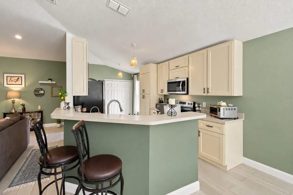 13004 WATERBOURNE DRIVE Gibsonton, FL 33534