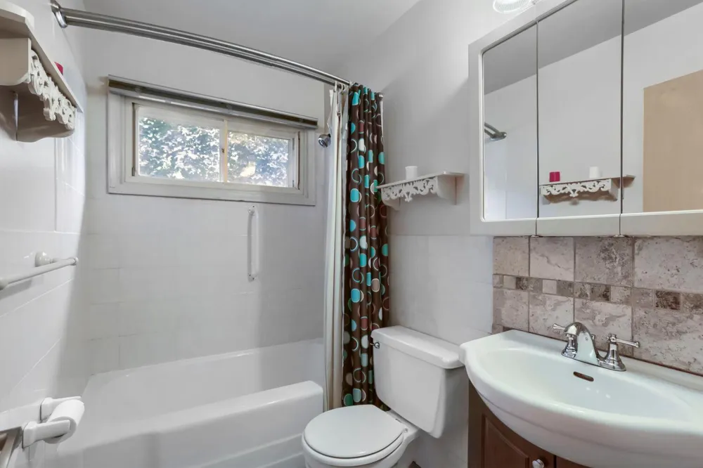 2021 English Street Maplewood, MN 55109