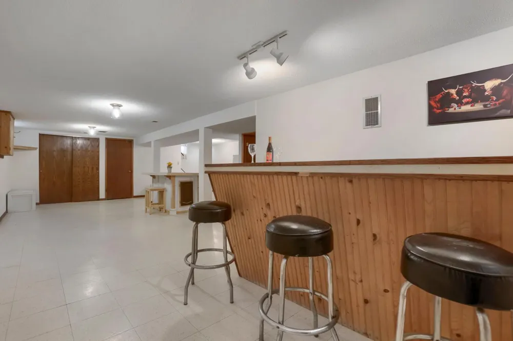 2021 English Street Maplewood, MN 55109