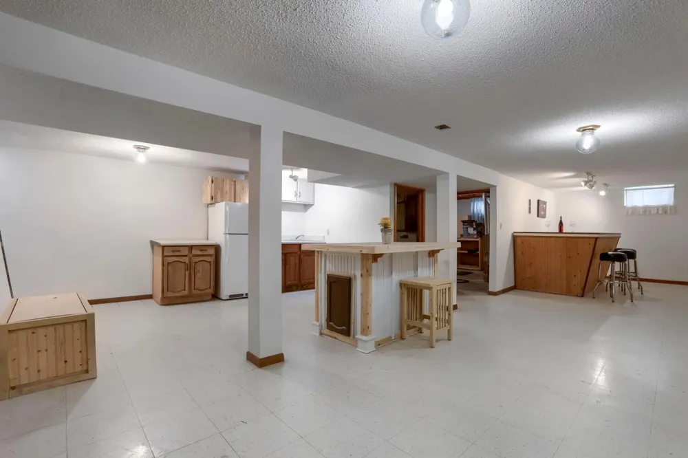 2021 English Street Maplewood, MN 55109