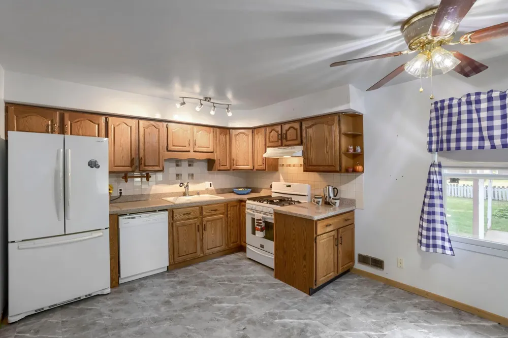 2021 English Street Maplewood, MN 55109