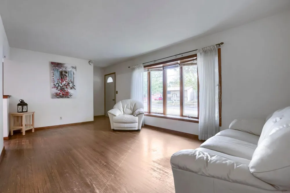 2021 English Street Maplewood, MN 55109