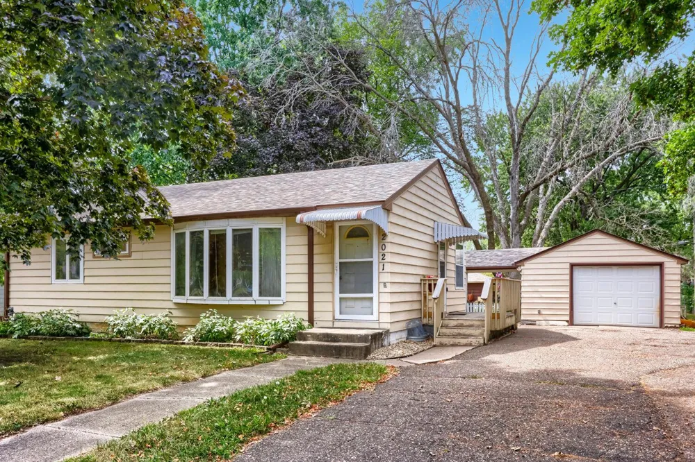 2021 English Street Maplewood, MN 55109