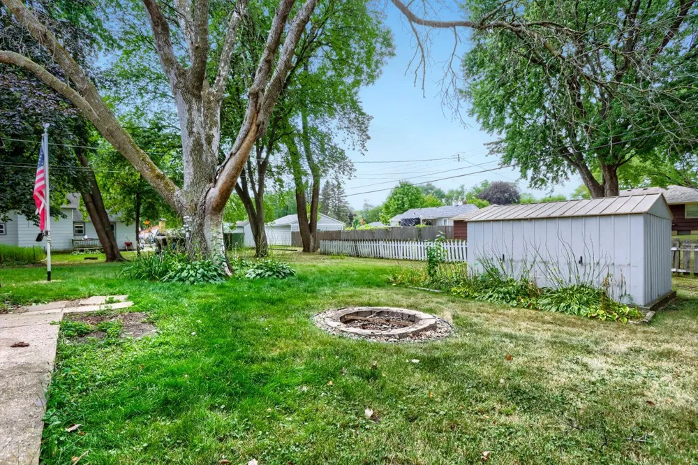 2021 English Street Maplewood, MN 55109