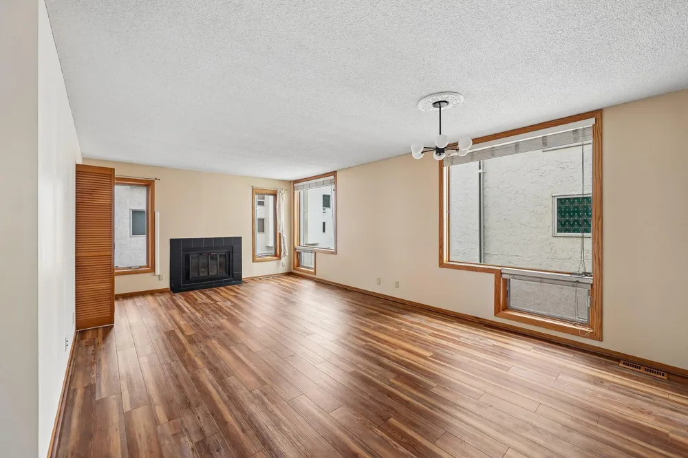 3058 Lake Shore Drive #A Minneapolis, MN 55416