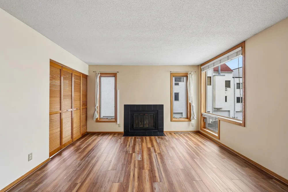 3058 Lake Shore Drive #A Minneapolis, MN 55416